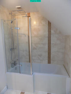 En-suite bath &amp; shower off master bedroom