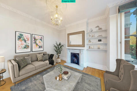ELEGANT RECEPTION ROOM