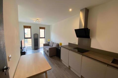 Kitchen &amp; Living Area