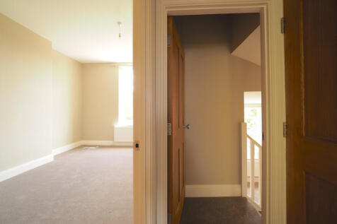 Hall to bedrooms