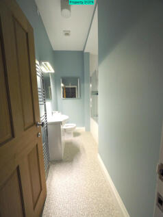 Good sized bathroom