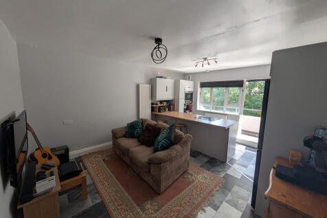 Kitchen / Lounge