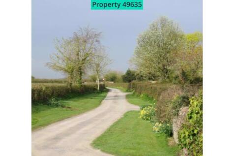 Private gated driveway to property