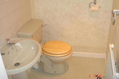 Handy dwnstr cloakroom