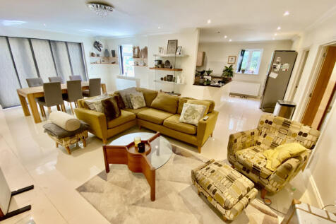 Living room/dining