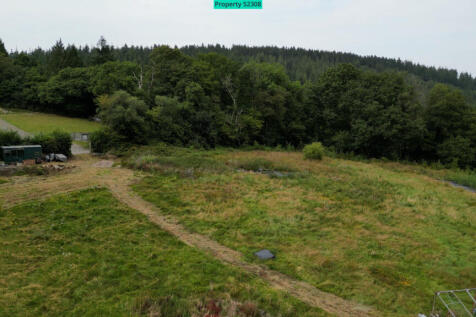 Gated access, small hardstanding, BR lockup