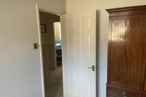exiting the third bedroom