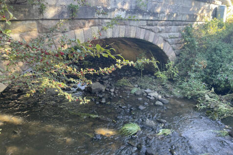 Village bridge, Grade 2 listed