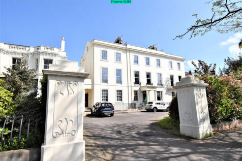 Private drive entrance pillars