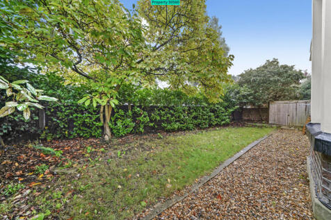 SECURE ENCLOSED PRIVATE AND EXCLUSIVE USE OF GARDE