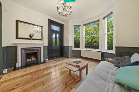 SPACIOUS RECEPTION ROOM WITH WORKING REMOTE CONTRO