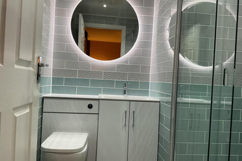 En-suite shower room 
