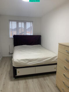Main bedroom - Bed not included
