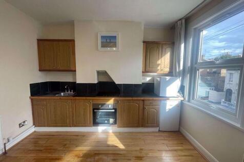 Kitchen/ Livingroom