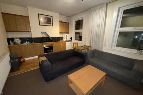 Living Room / Kitchen