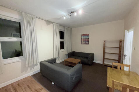 Living room/ Kitchen