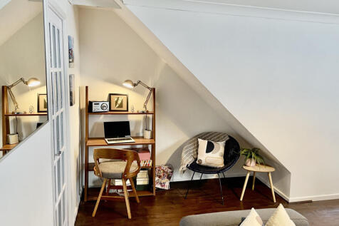 Lounge Under stair 