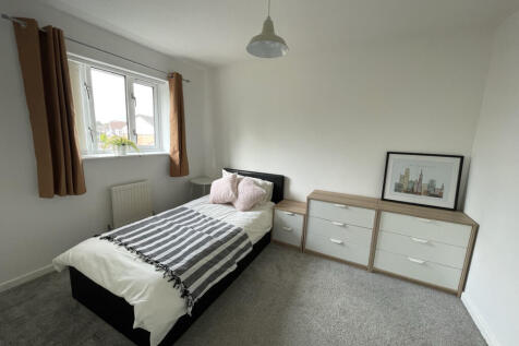 Second bedroom