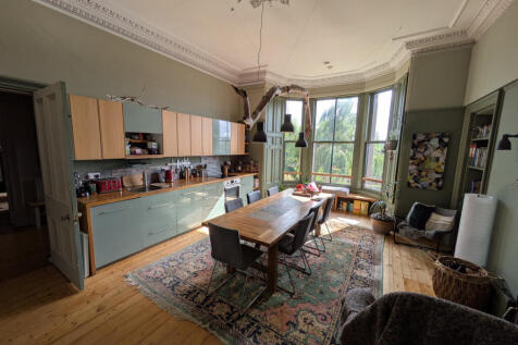 Kitchen dining south