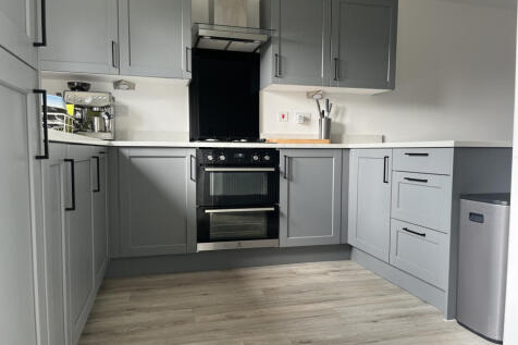 Kitchen complete with quartz surface