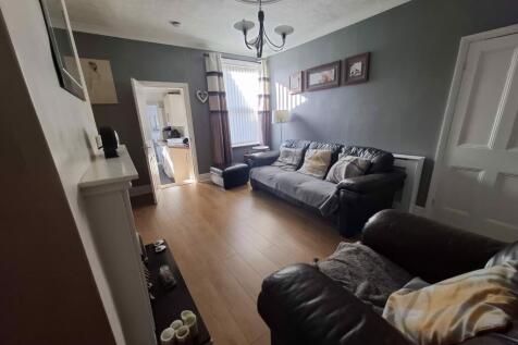 Living Room  15&#39;8 x 12&#39;11 