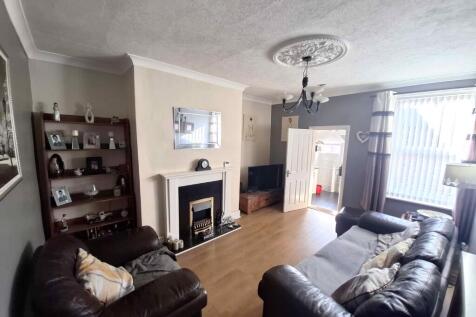 Living Room  15&#39;8 x 12&#39;11   