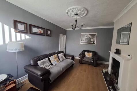 Living Room  15&#39;8 x 12&#39;11 