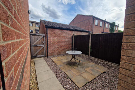 Second private side patio with gate to front
