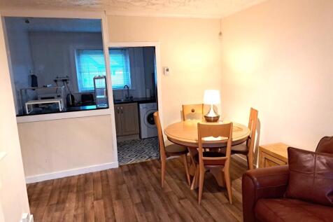 Living room /dining space