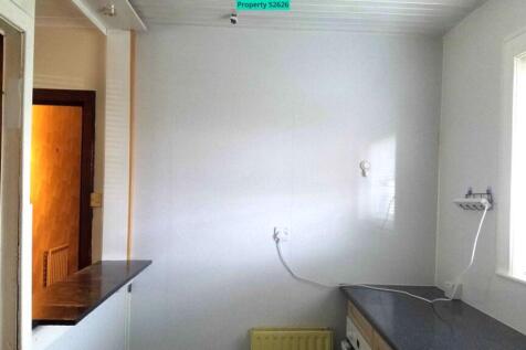 Kitchen with breakfast bar