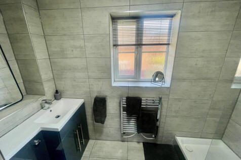 Master Bedroom On-Suite