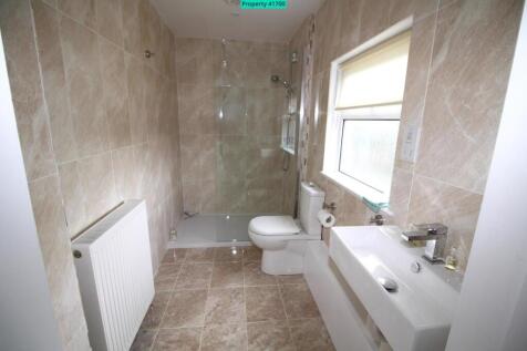 En Suite Shower room to Principle Bedroom