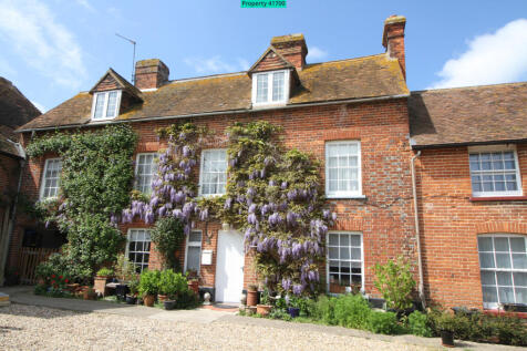 The largest of 3 cottages in the courtyard