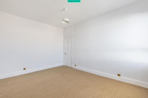 Master Bedroom Back At Door