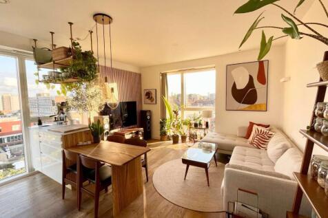 Living Room / Kitchen