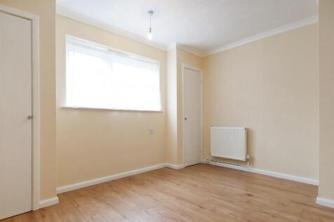 Bedroom 1.jpg
