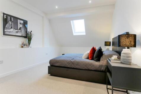 Bedroom 1.jpg