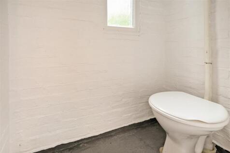 WC in Garage