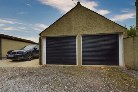 Garage .jpg