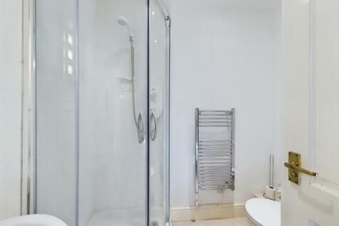 Middle Floor Shower Room