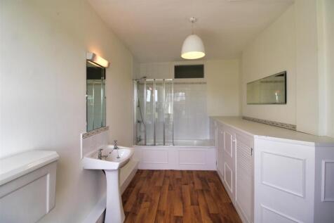 Bedroom Four En-suite Bathroom.jpg