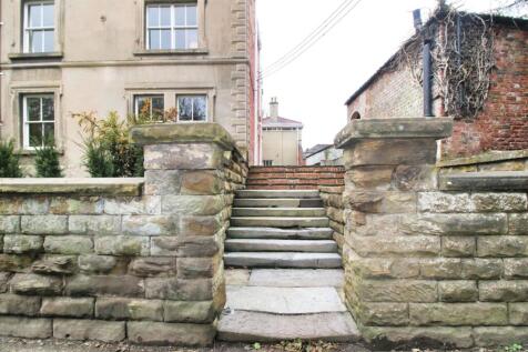 Entrance to Courtyard .jpg