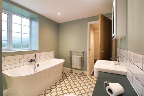 Bathroom (2).jpg
