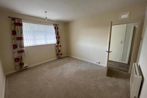 Front Bedroom.jpg