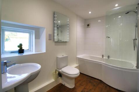 Bathroom.jpg