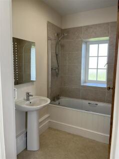 Bathroom 1.jpeg
