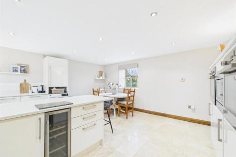 Family Kitchen Dining