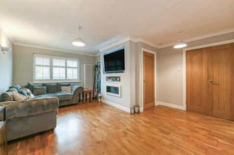 Sitting Room/Dining Room