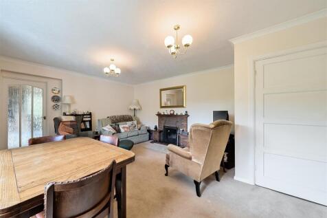 Snug/Dining Room