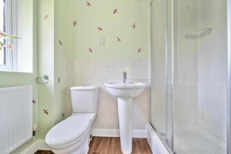 En Suite to Bedroom 2